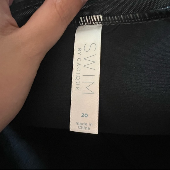 Cacique Swim Wireless Asymmetrical Green Python
Print One-Piece Swimsuit Size 20 - Picture 5 of 5